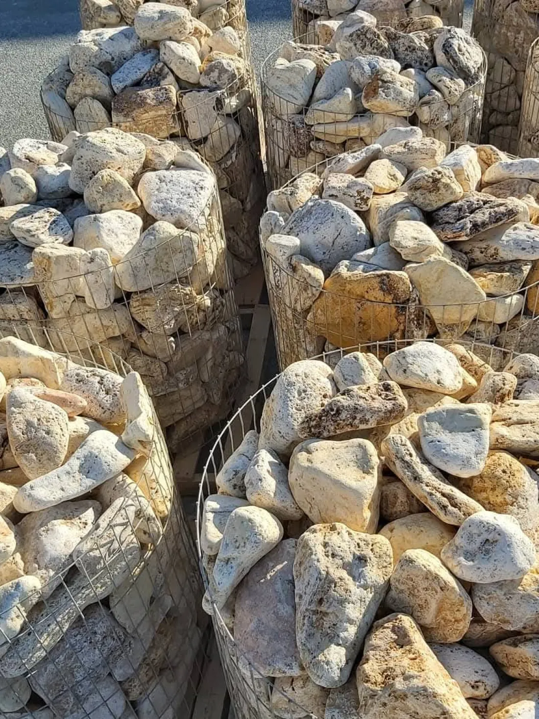 Piedra en jaulas de gavión para muros y escolleras